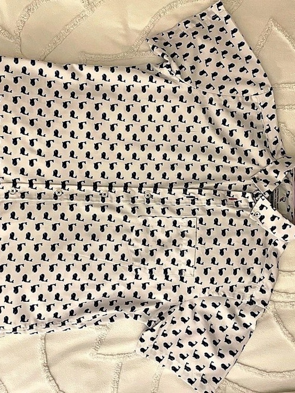 Men’s Whale Print Button Down short sleeve Like New